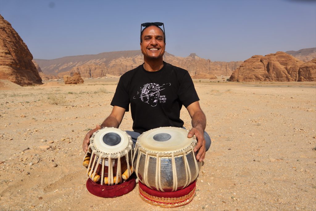 Mendi Singh with his tabla drums in the Sahara desert